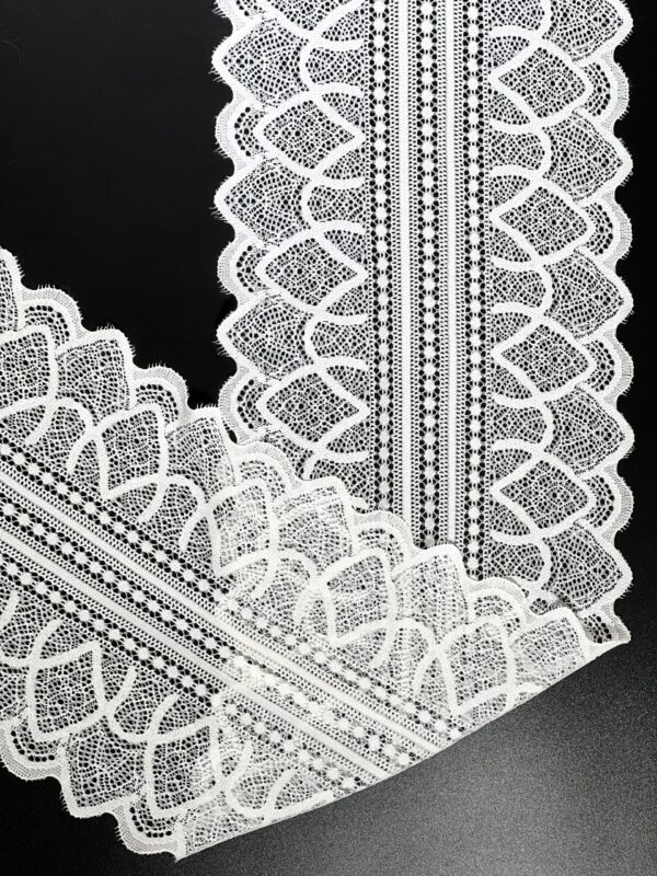 Border Lace Trim Chantilly - Image 3